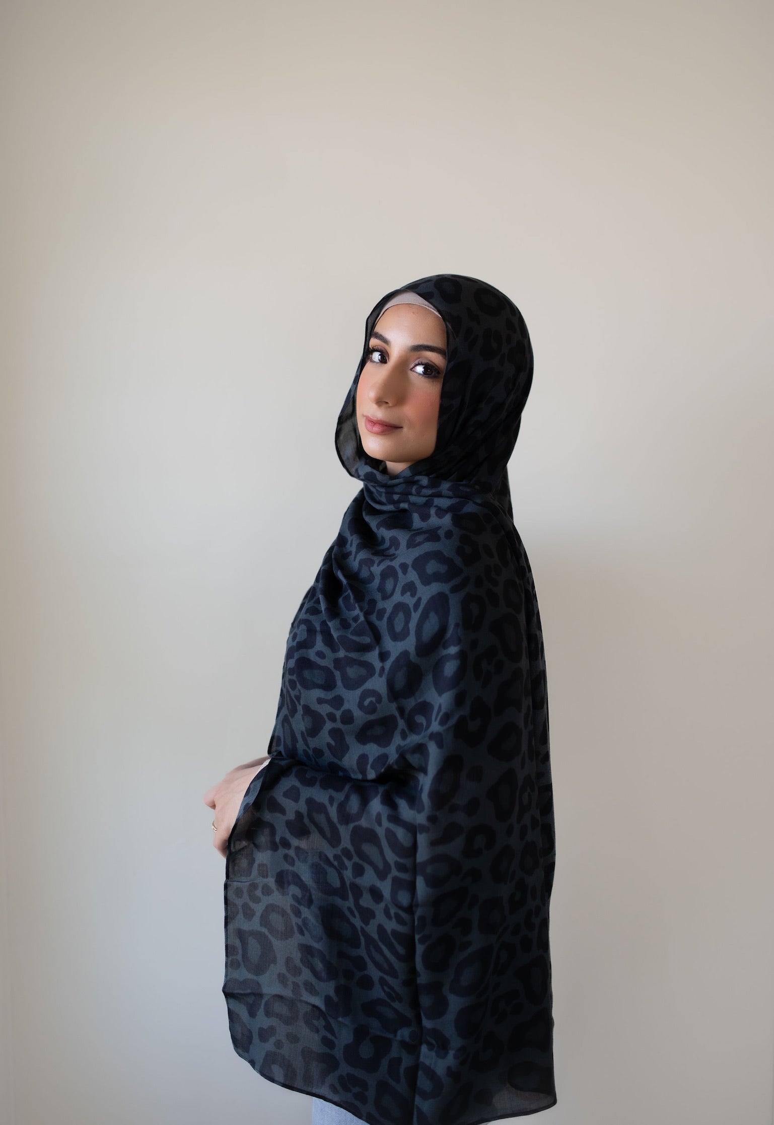 Stand Out with the Ice Leopard Printed Modal Hijab Set – LIBAAZ